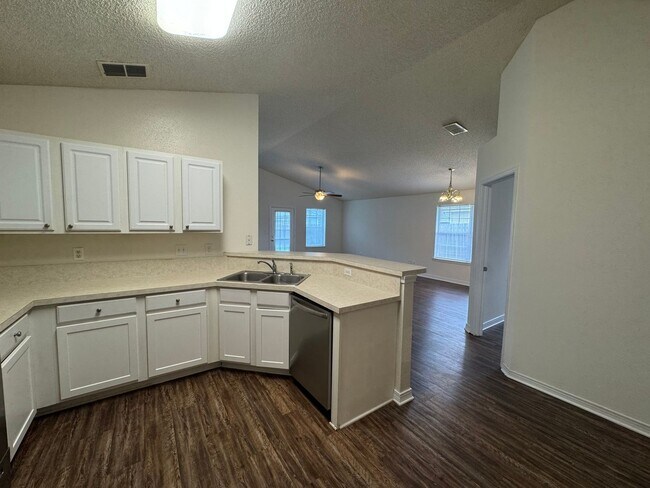Building Photo - Move In Special 1/2 Off 1st Months Rent! 4...