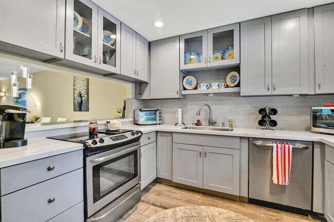 Foto del edificio - 1432 S Lakeside Dr
