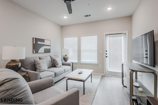 Foto del edificio - 1650 Harris Hill Rd