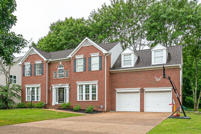 Building Photo - 4 bed, 2.5 bath w/ 2 Car Garage, Franklin School District