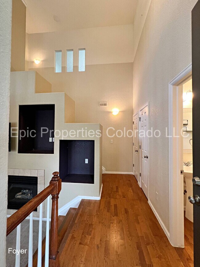 Foto del edificio - Stunning Saddle Rock East Townhouse | 2 BD + Loft | 2.5 BA | 2-Car Garage