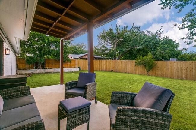 Building Photo - 1273 Palisades Dr