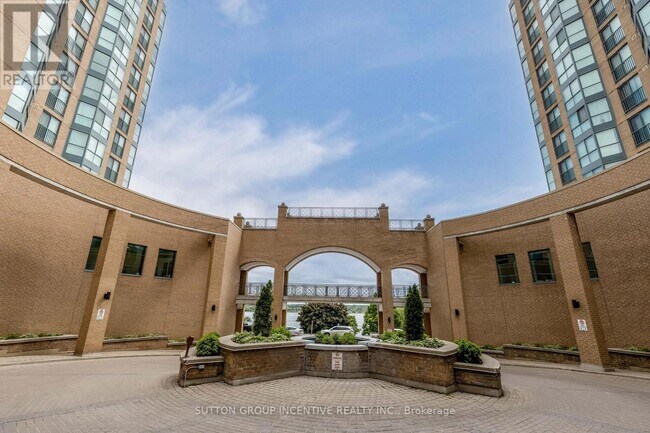 Photo du bâtiment - 150 Dunlop St E