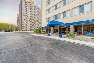 Building Photo - 12520 Edgewater Dr