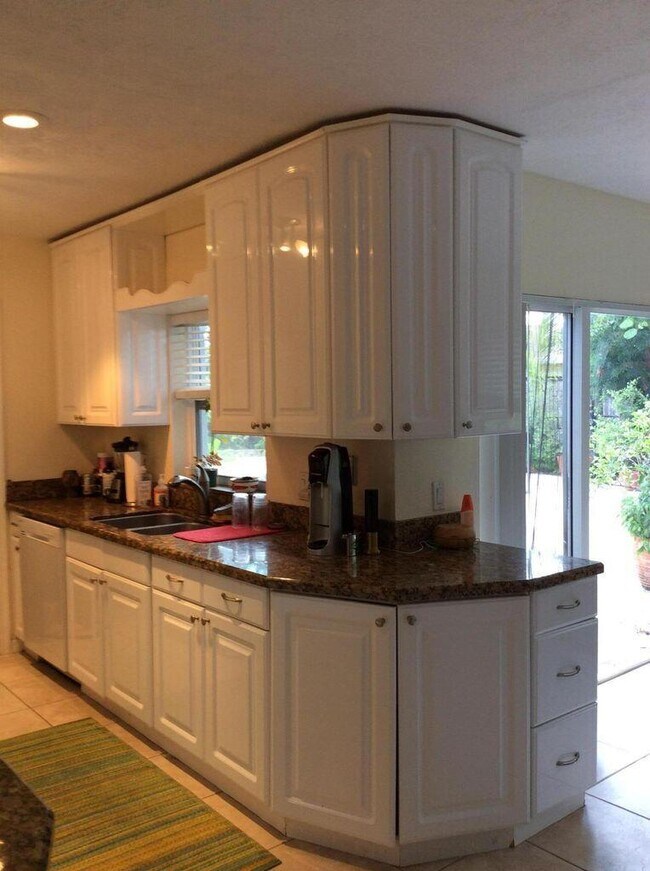 Building Photo - 636 Linnet Cir