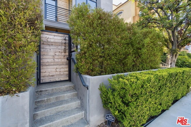 Foto del edificio - 4429 Tujunga Ave