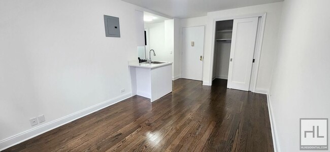 Building Photo - E 16 ST