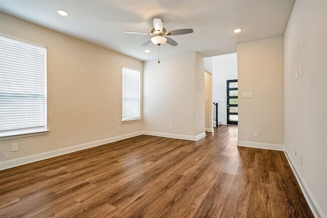 Building Photo - 10950 Downy Cup Dr