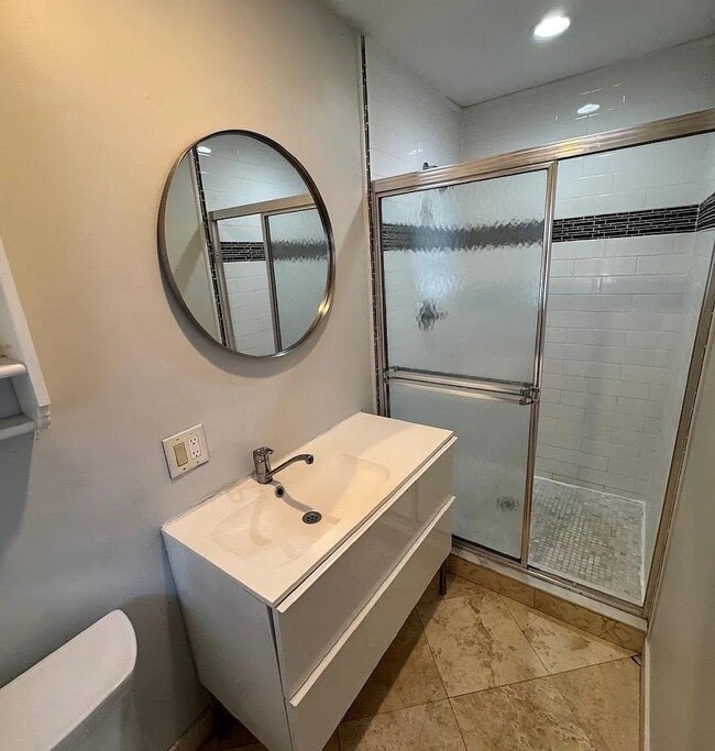 Photo - 1038 Kingsland Ln (Fort Lee, NJ) House