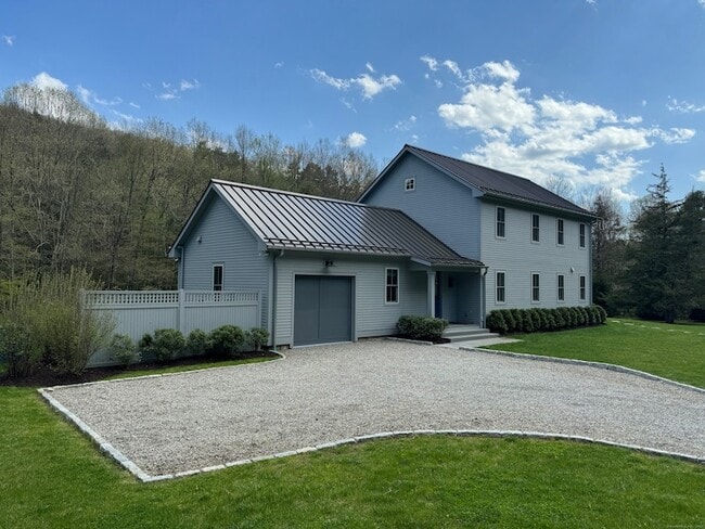 Building Photo - 126 River Rd