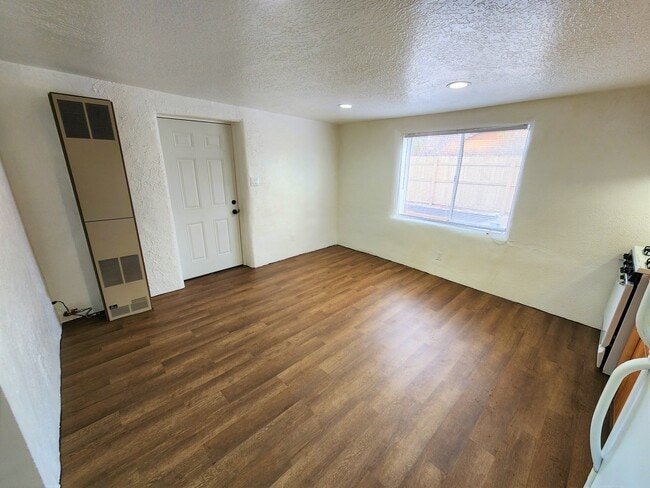 Building Photo - 738 Columbia St