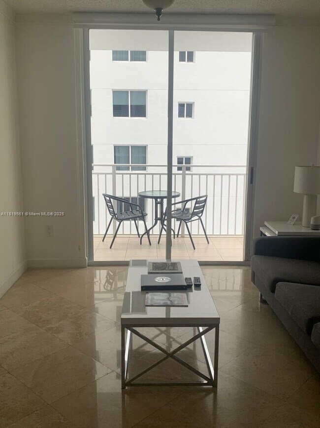 Foto del edificio - 185 SE 14th Terrace
