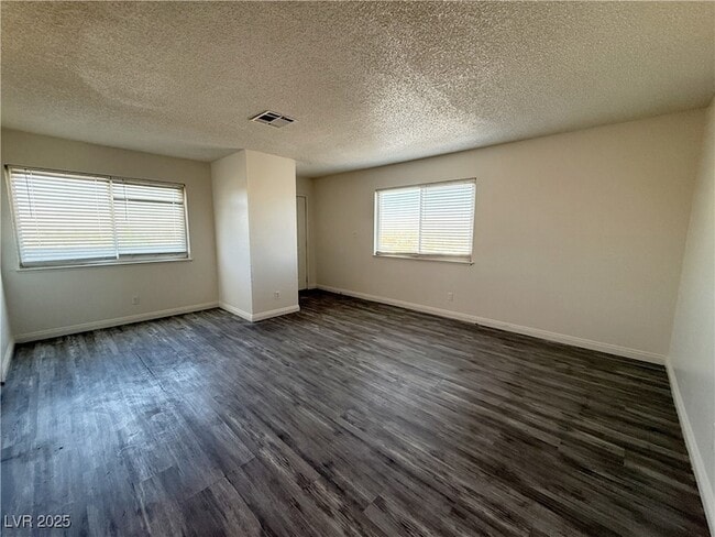 Building Photo - 2353 Exeter Dr