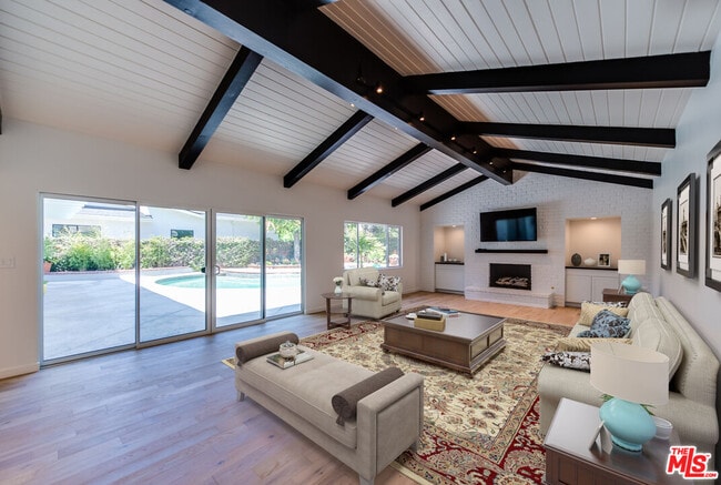 Building Photo - 13133 Morrison St