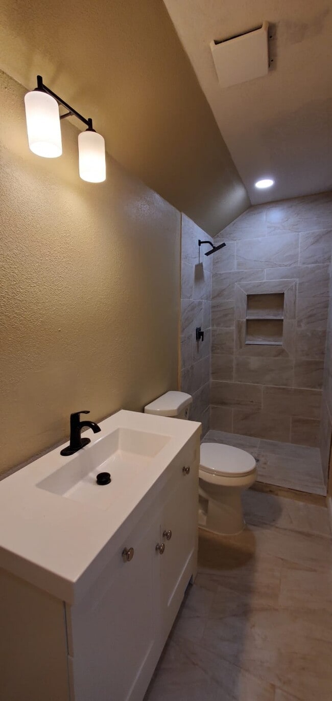 Building Photo - 213 S Smith Ave