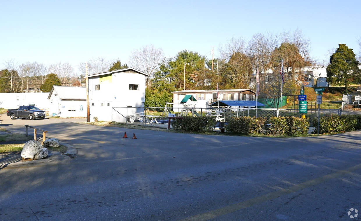 Oak Ridge MHC Apartments in Knoxville, TN