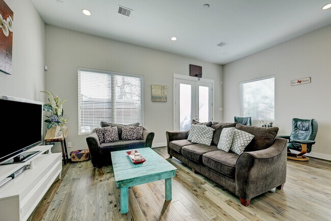 Foto del edificio - 806 Thornton Rd