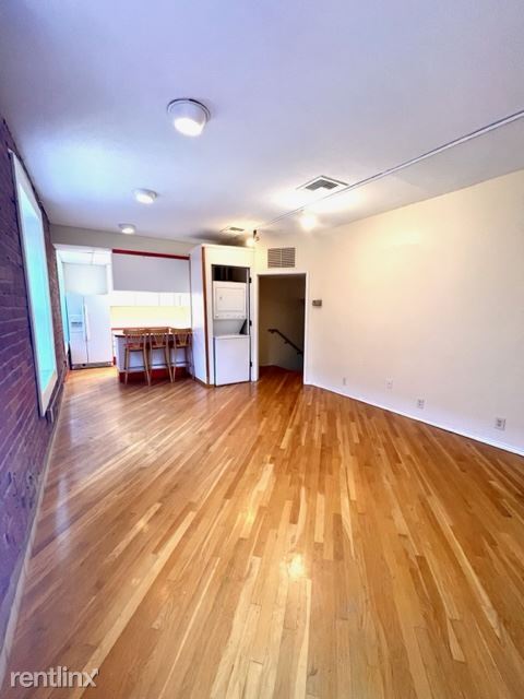 Building Photo - 3 br, 1 bath Condo - 90 Yesler Way