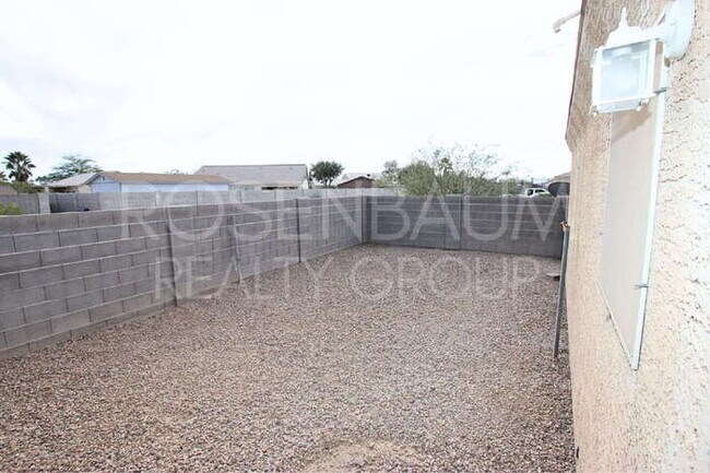 Foto del edificio - 15588 S Yava Rd