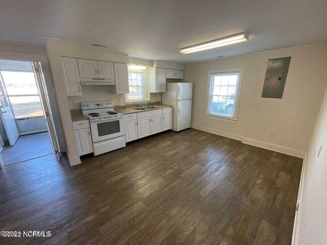 Building Photo - 549 Pine Ridge Rd