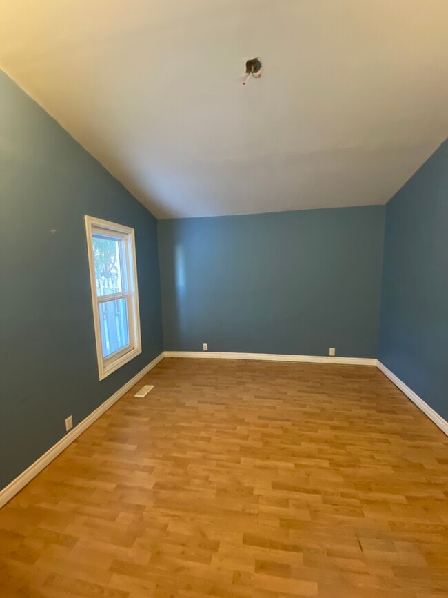 Building Photo - Main floor