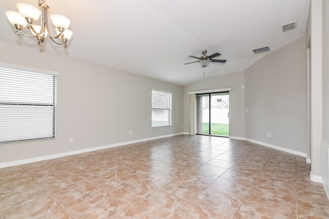 Foto del edificio - 10023 Newminster Loop