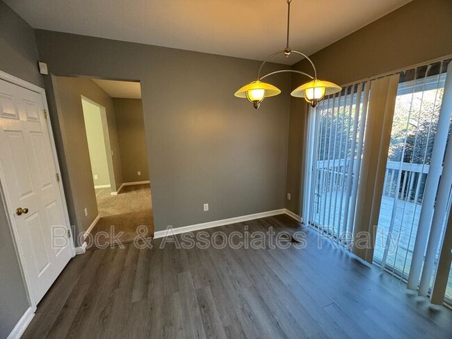 Foto del edificio - 3228 Forest Mill Cir