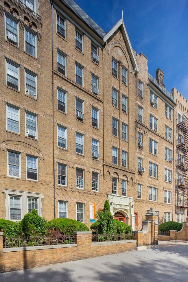 Building Photo - 295 Clinton Ave