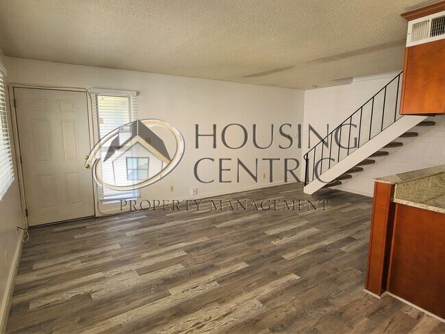 Building Photo - UPDATED RENTAL IN SACRAMENTO!