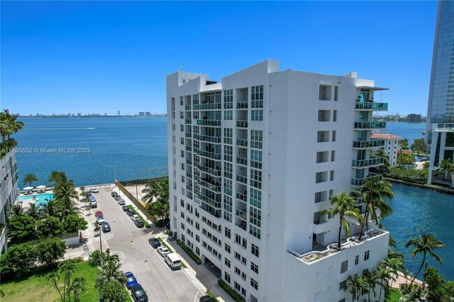 Foto del edificio - 500 NE 29th St