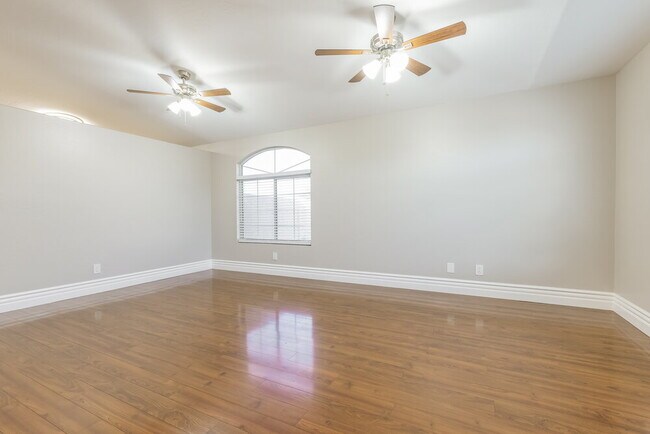 Foto del edificio - 10417 E Crescent Ave