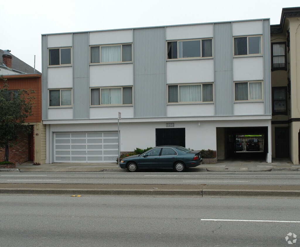 Building Photo - 1250 19th Ave