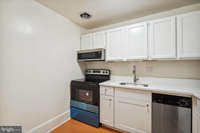 Foto del edificio - 662 E St NE