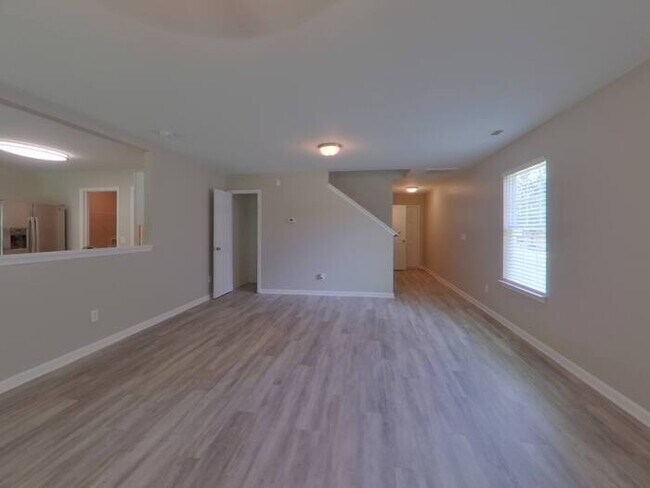 Foto del edificio - NOW AVAILABLE! - 1319 Ben Livingston Rd, C...
