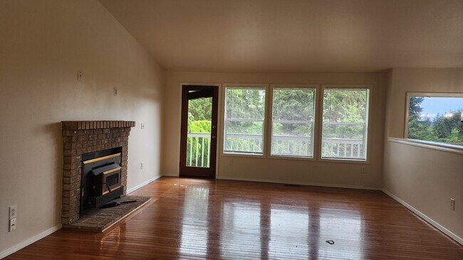 Foto del edificio - Spacious 3 Bedroom in Historical Steilacoom!