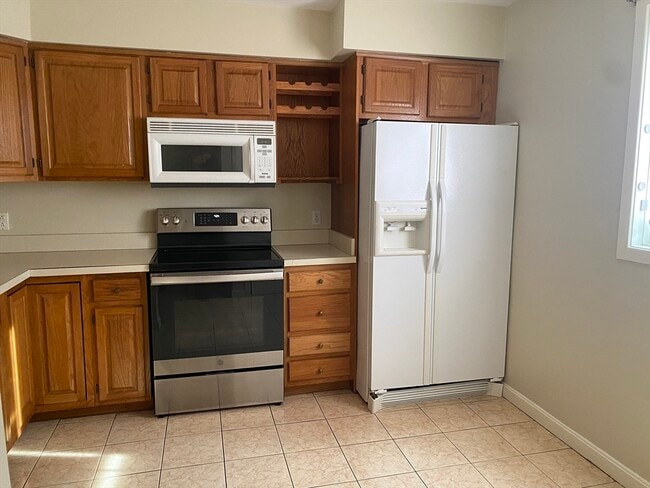 Building Photo - 330 Sunderland Rd