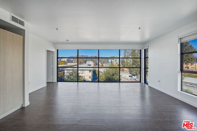 Building Photo - 5800 Harold Way