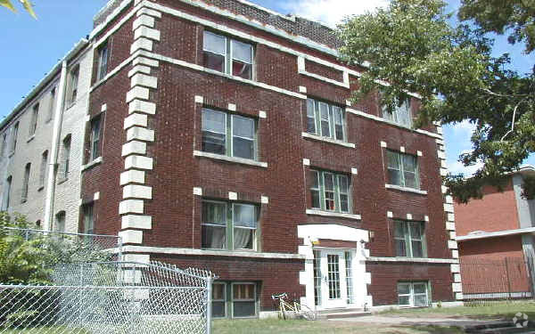 Building Photo - 1818 Park Ave S