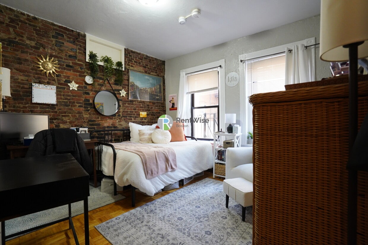 Photo - SEPT 2026-Beacon Hill 2 bed. H/HW inc, Student Ok! No Fee!