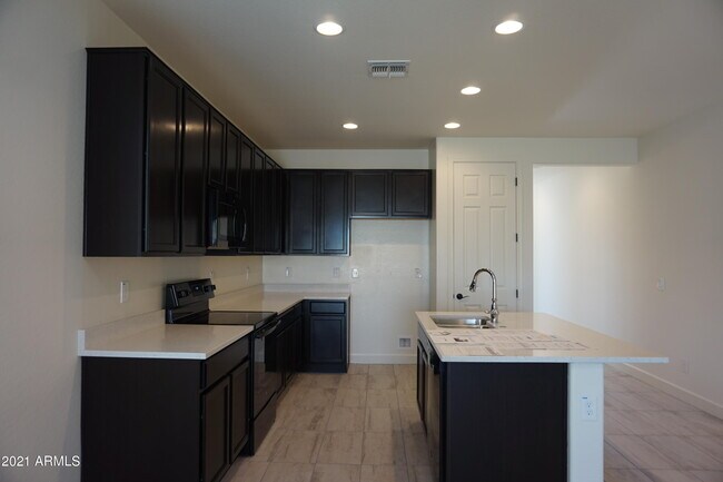 Building Photo - 3218 W Donner Dr