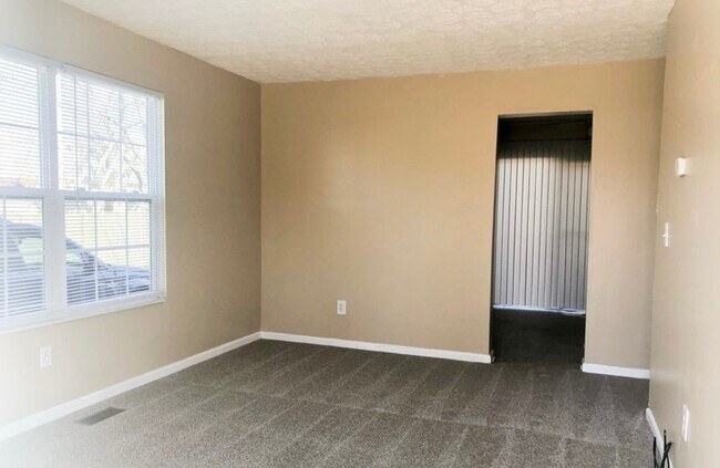 Foto del edificio - 5570 Maple Canyon Ave