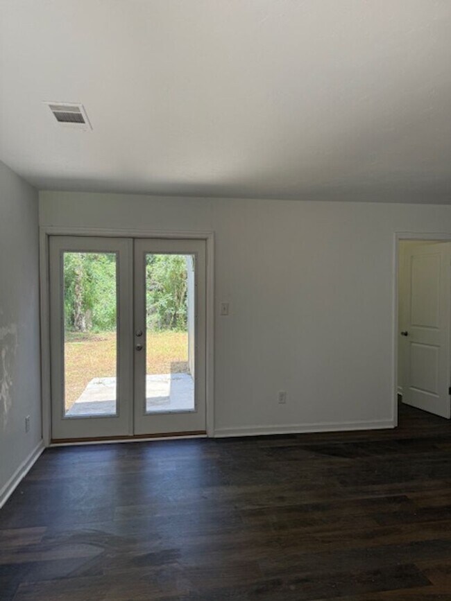 Foto del edificio - Newly Remodeled Townhome in Huntington Woods