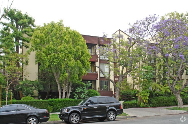 Building Photo - Oakhurst Royal Apartments