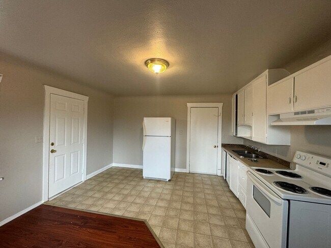 Building Photo - Non-Refundable & Security Deposit Total: $...