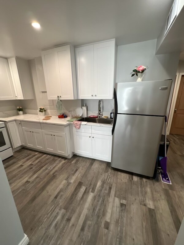 Building Photo - 406 S St Andrews Pl