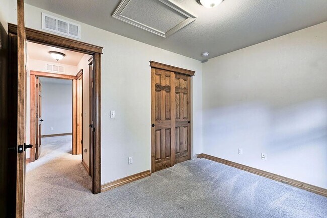 Foto del edificio - Light-Filled Living in a Peaceful Fort Collins Neighborhood