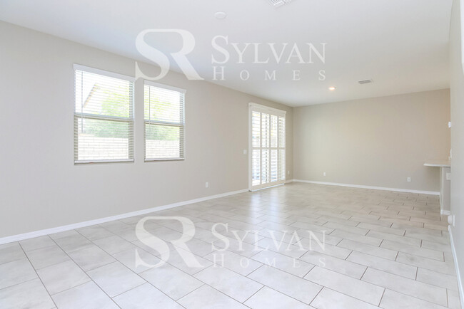 Building Photo - Come Home to this Comfortable and Spacious...