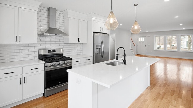 Building Photo - 129 Graystone St