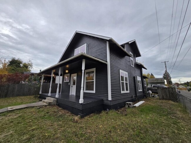 Building Photo - 205 SE Lane Ave