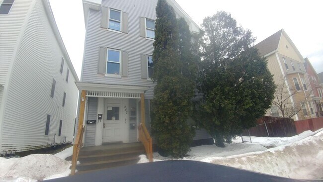 Building Photo - 247 Grove St